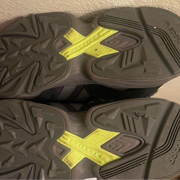 Adidas - Picture 2 of 5